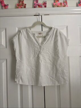 A.n.a white top